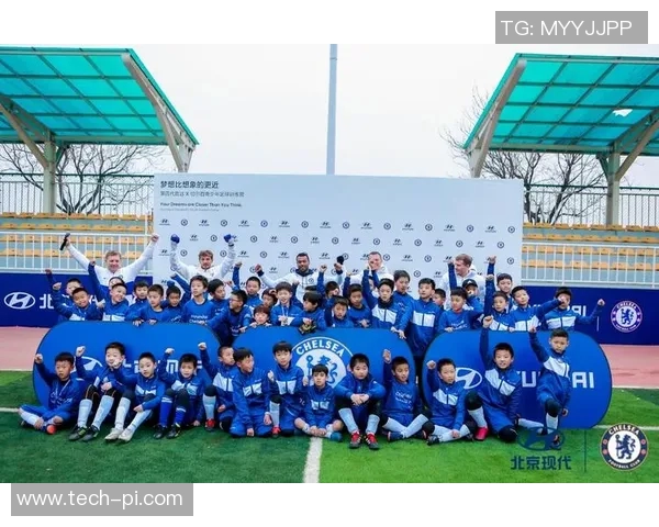 成都迎来足球巨星的盛大时刻球迷们热情期待他的到来 成都迎来足球巨星的盛大时刻球迷们热情期待他的到来